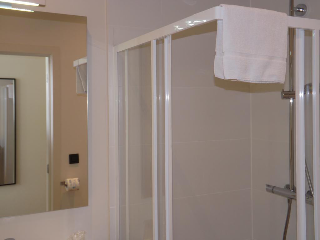 Hotel Le Parisien Ostende Zimmer foto